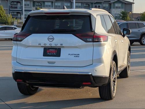 Everest White Pearl Tricoat 2026 Nissan Rogue Platinum