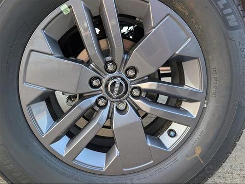2025 Nissan Frontier SV