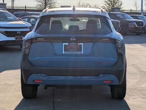2025 Nissan Kicks SR