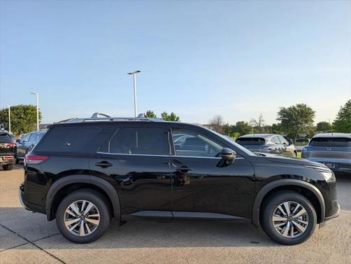 2025 Nissan Pathfinder SL FWD