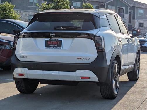 2025 Nissan Kicks SR