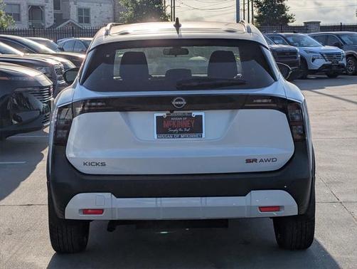 2025 Nissan Kicks SR