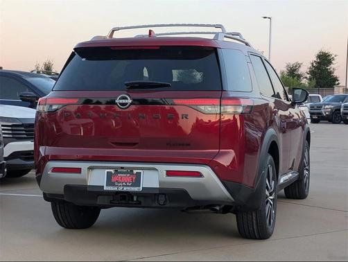 2025 Nissan Pathfinder Platinum FWD