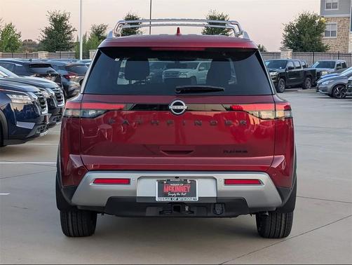 2025 Nissan Pathfinder Platinum FWD