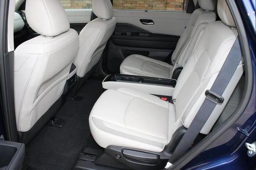 2024 Nissan Pathfinder SL FWD