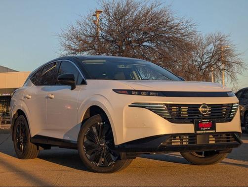 Everest White Pearl Tricoat/Super Black 2026 Nissan Murano Platinum