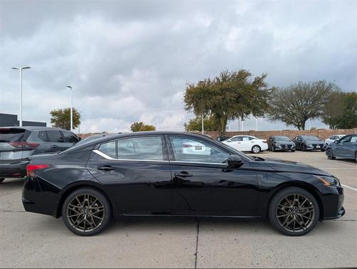 2025 Nissan Altima SR FWD