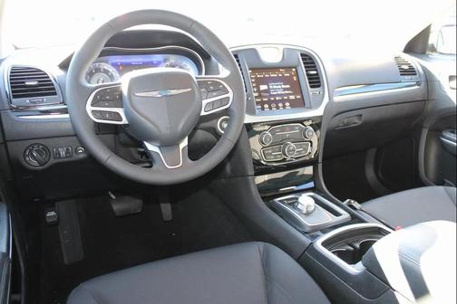 2023 Chrysler 300 Touring