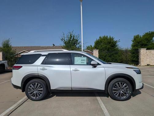 2025 Nissan Pathfinder SL FWD
