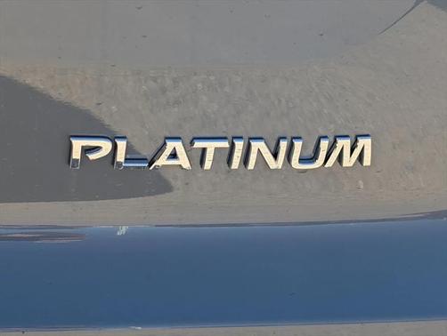 2025 Nissan Pathfinder Platinum FWD