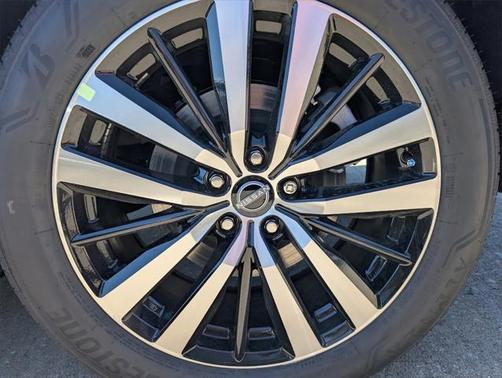 2025 Nissan Pathfinder Platinum FWD