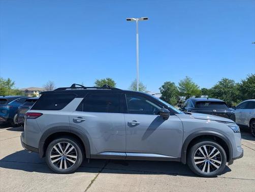 2025 Nissan Pathfinder Platinum FWD