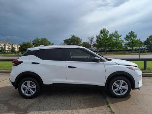2025 Nissan Kicks S
