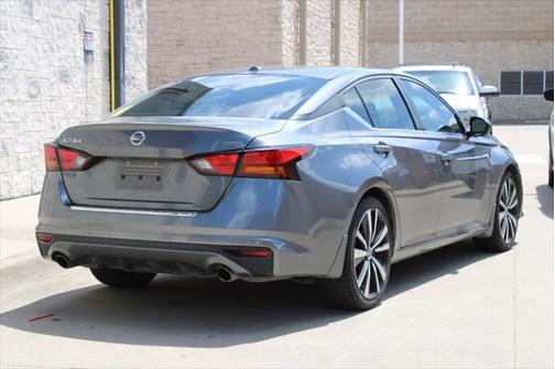 2021 Nissan Altima SR FWD