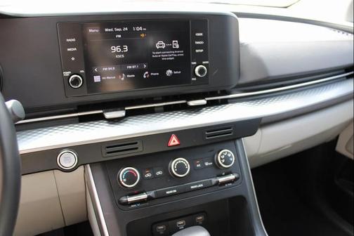2024 Kia Carnival LX