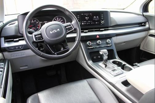 2024 Kia Carnival LX