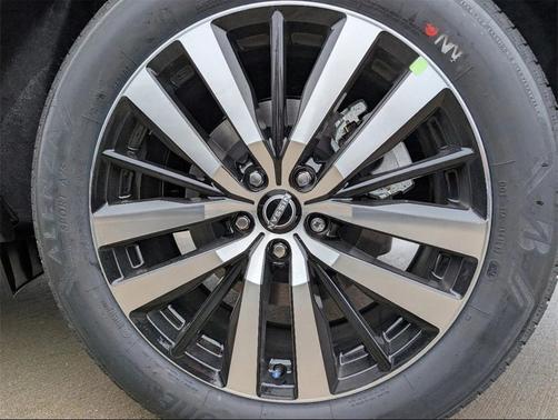 2025 Nissan Pathfinder Platinum FWD