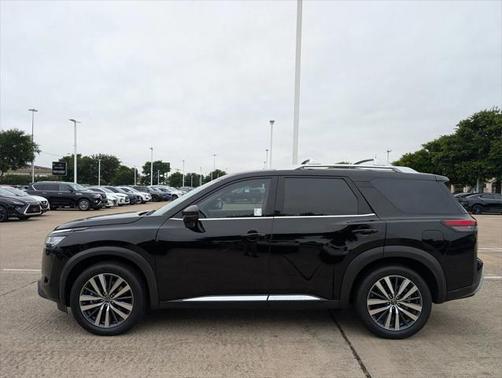 2022 Nissan Pathfinder Platinum 2WD