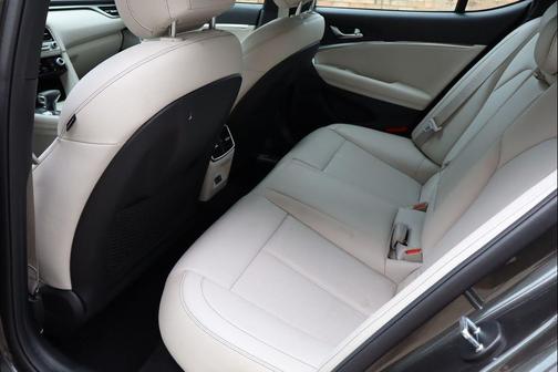 Makalu Gray 2025 Genesis G70 2.5T AWD