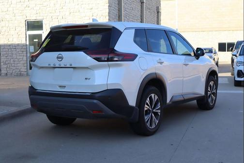 Pearl White Tricoat 2022 Nissan Rogue SV