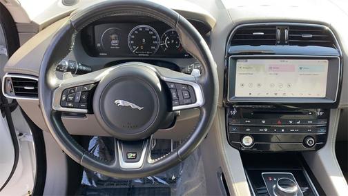 Photo 5 of 38 of 2018 Jaguar F-PACE 20d R-Sport