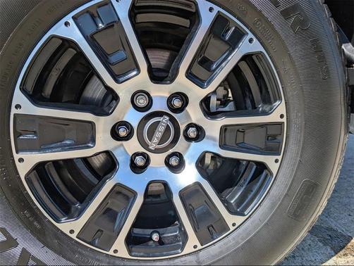 2024 Nissan Titan SV