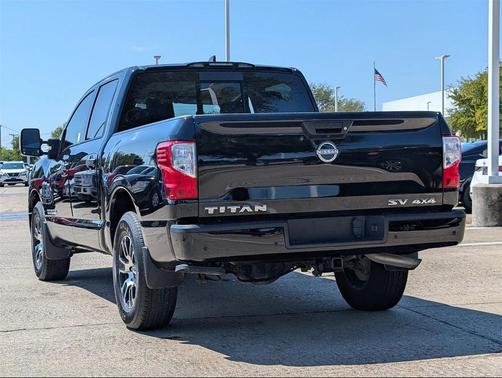 2024 Nissan Titan SV