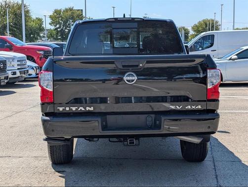 2024 Nissan Titan SV