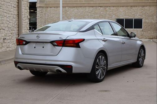 Brilliant Silver 2023 Nissan Altima 2.5 SL