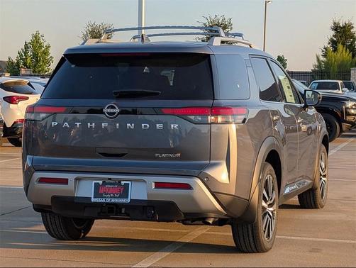 2025 Nissan Pathfinder Platinum FWD