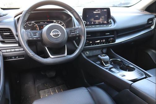 Pearl White Tricoat 2023 Nissan Rogue SV
