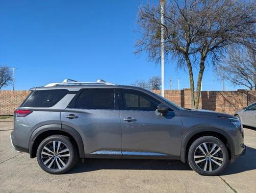2025 Nissan Pathfinder Platinum FWD