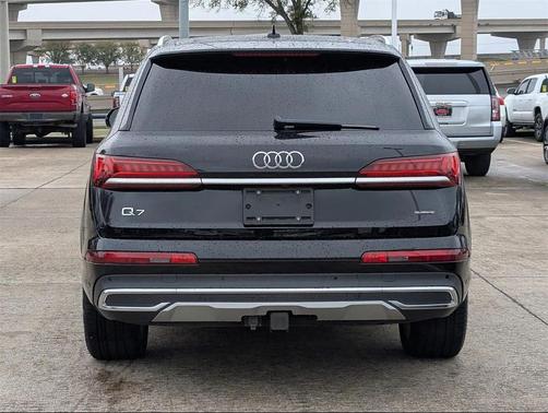 2021 Audi Q7 45 Premium Plus