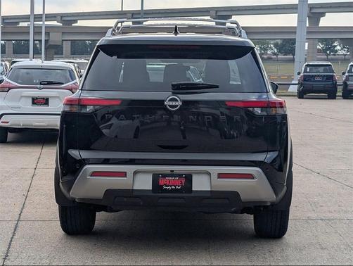 2025 Nissan Pathfinder SL 4WD