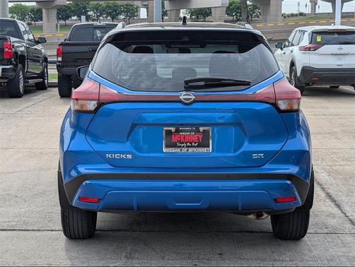 2023 Nissan Kicks SR