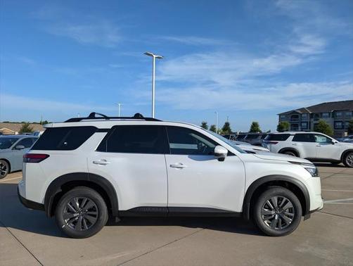 2025 Nissan Pathfinder SV FWD