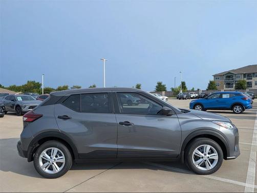 2025 Nissan Kicks S