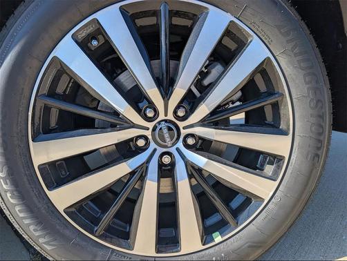 2025 Nissan Pathfinder Platinum FWD