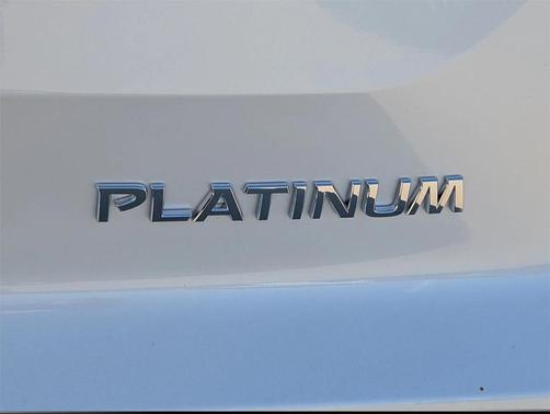 2025 Nissan Pathfinder Platinum FWD
