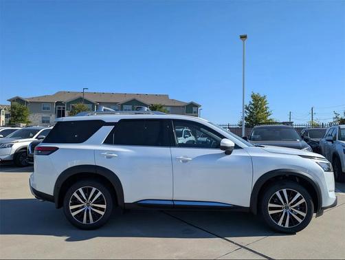 2025 Nissan Pathfinder Platinum FWD