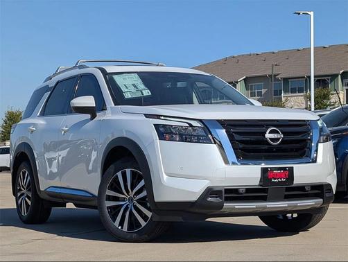 2025 Nissan Pathfinder Platinum FWD