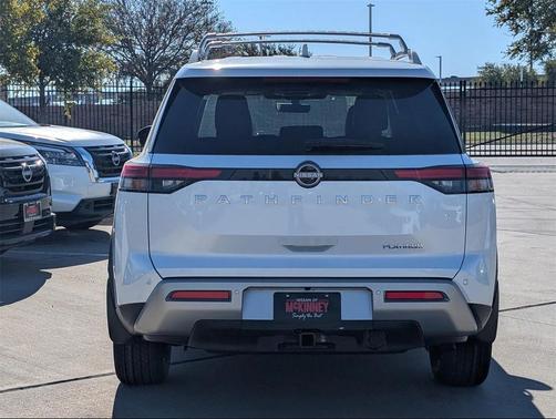 2025 Nissan Pathfinder Platinum FWD