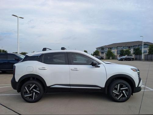 Aspen White Tricoat 2026 Nissan Kicks SV