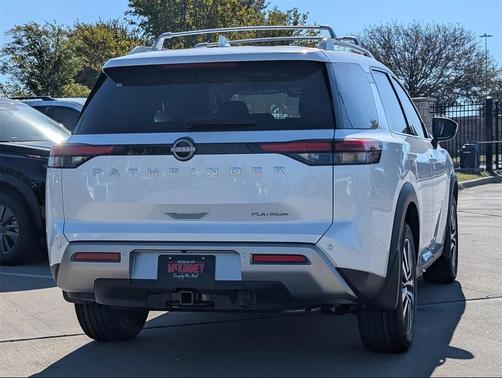 2025 Nissan Pathfinder Platinum FWD