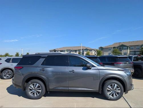 2025 Nissan Pathfinder SL 4WD