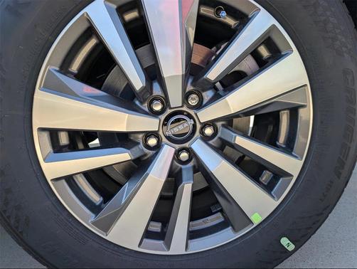 2025 Nissan Pathfinder SL 4WD