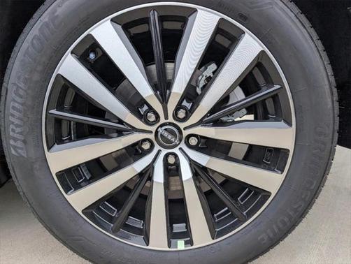 2025 Nissan Pathfinder Platinum FWD