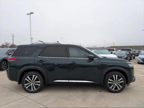 2025 Nissan Pathfinder Platinum FWD