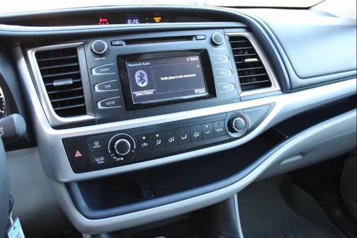 2019 Toyota Highlander LE I4