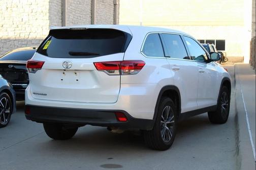 2019 Toyota Highlander LE I4